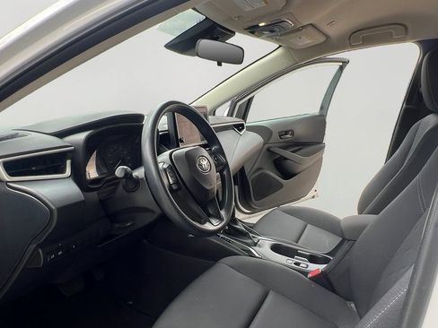 Used 2025 Toyota Corolla LE FWD image 9