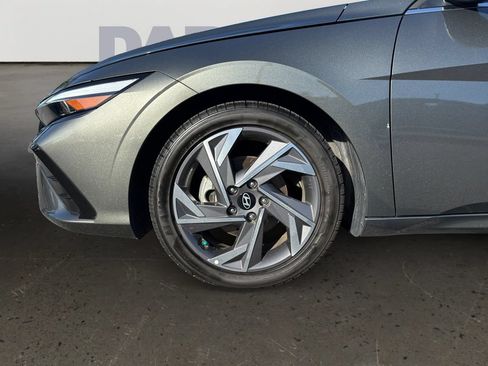 Used 2025 Hyundai Elantra SEL FWD image 10