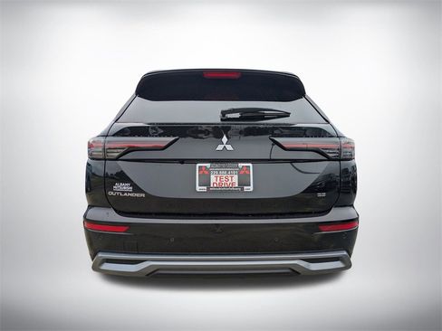 New 2025 Mitsubishi Outlander SE image 4
