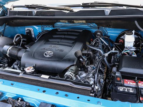 Used 2019 Toyota Tundra SR5 w/ TRD Off Road Package AWD/4WD image 38