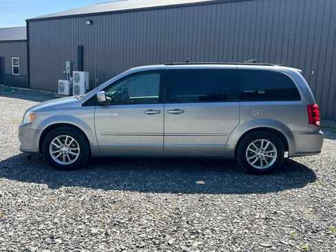 Used 2014 Dodge Grand Caravan SXT image 2
