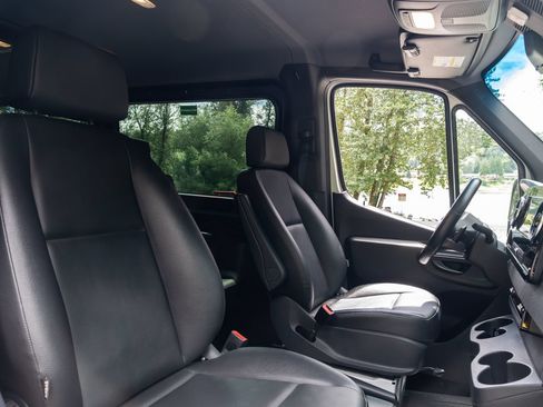 Used 2021 Mercedes-Benz Sprinter 2500 image 22