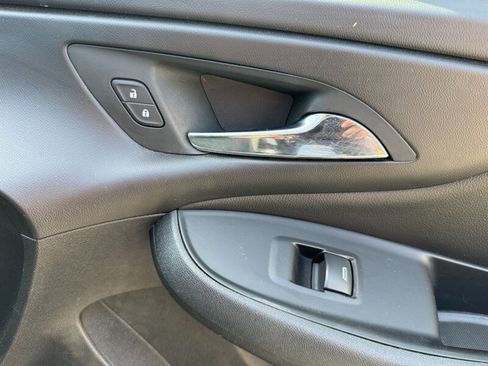 Used 2018 Chevrolet Volt LT FWD image 43