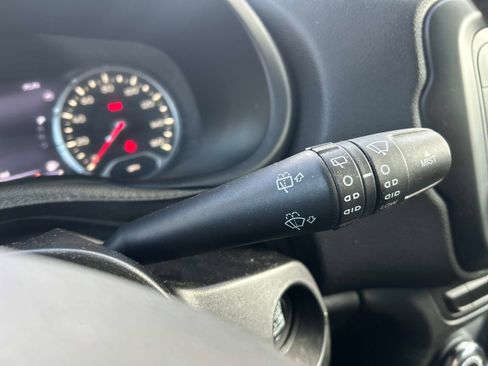 Used 2015 Jeep Renegade Trailhawk image 25