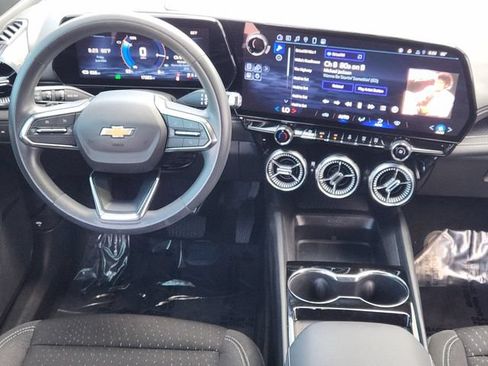 Used 2025 Chevrolet Blazer EV LT FWD image 28