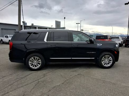 Used 2023 GMC Yukon XL SLT AWD/4WD image 9