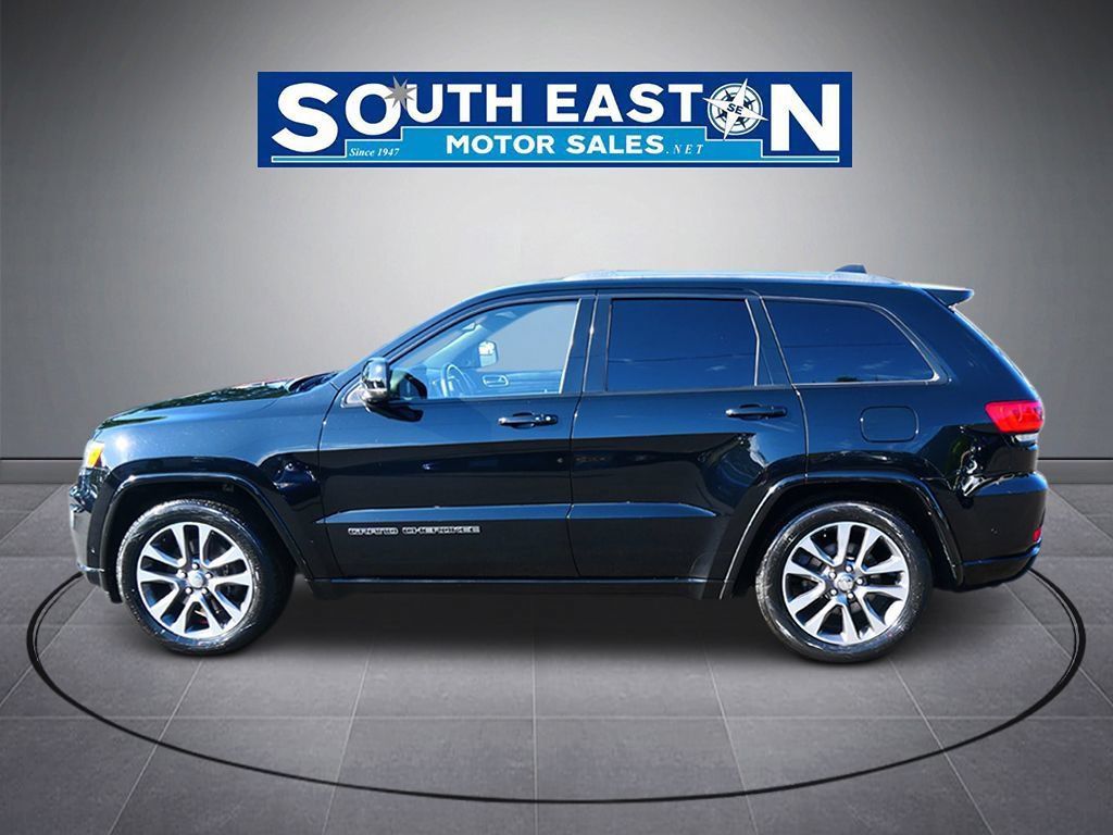 Used 2017 Jeep Grand Cherokee Overland w/ Jeep Active Safety Group AWD/4WD image 8