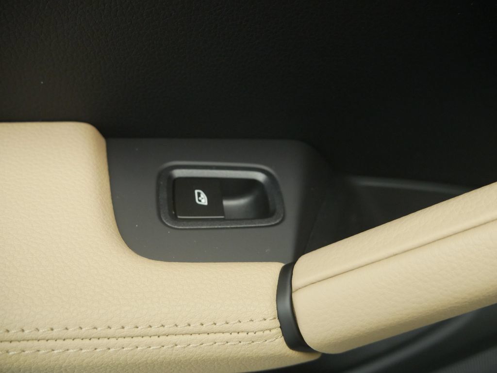 Certified 2026 Porsche Cayenne AWD/4WD image 22