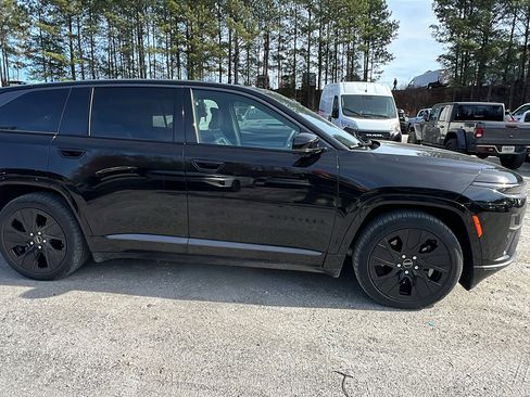 Used 2024 Jeep Wagoneer Launch Edition image 7