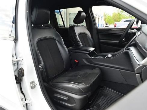 Used 2024 Jeep Grand Cherokee Altitude image 20