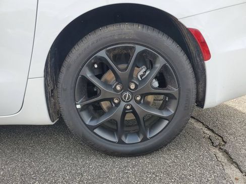 New 2026 Chrysler Pacifica Limited w/ S Appearance Package FWD image 12