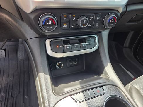 Used 2023 GMC Acadia SLT w/ Elevation Edition FWD image 26