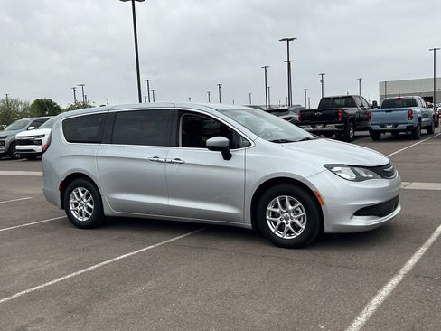 Used 2023 Chrysler Voyager LX FWD image 7