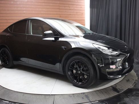 Used 2023 Tesla Model Y Long Range image 12