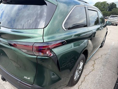 Used 2026 Toyota Sienna XLE AWD/4WD image 5