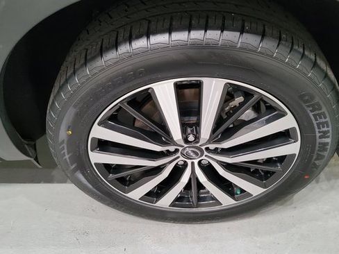 Used 2024 Nissan Pathfinder Platinum image 35