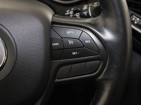 Used 2020 Jeep Cherokee Trailhawk w/ Cold Weather Group AWD/4WD image 33