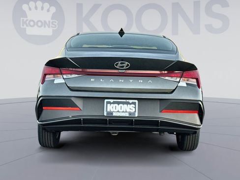 New 2026 Hyundai Elantra SE image 5