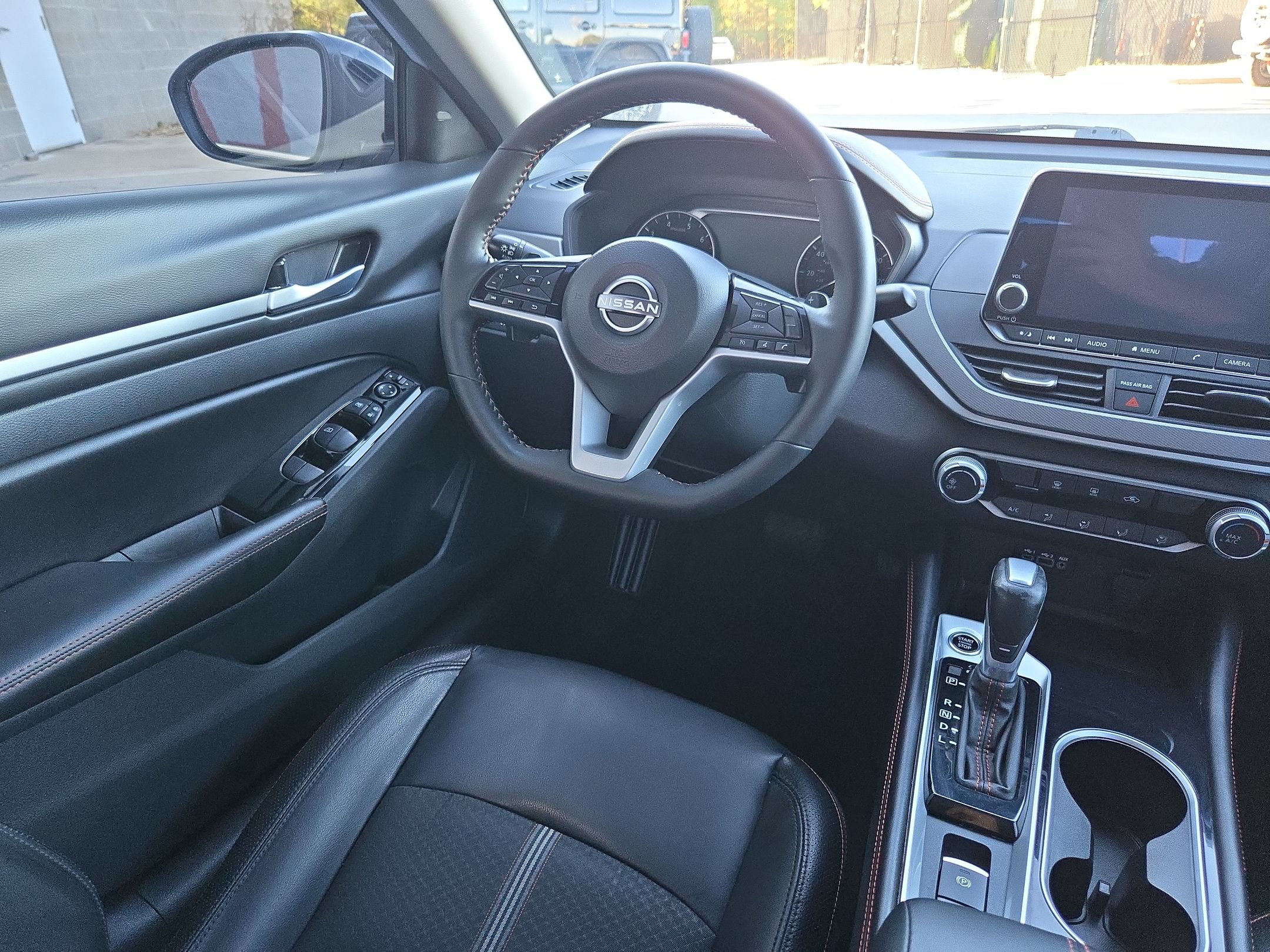 Used 2025 Nissan Altima 2.5 SR AWD/4WD image 9
