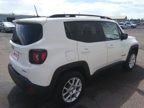 Used 2022 Jeep Renegade Latitude w/ Convenience Group AWD/4WD image 5