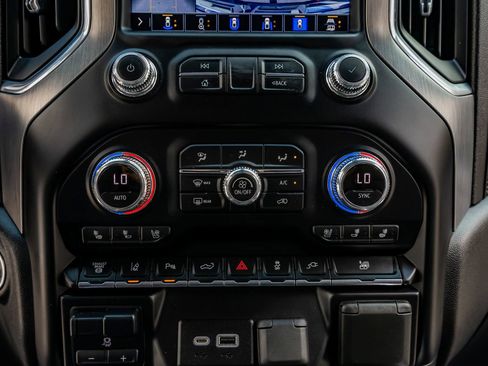 Used 2020 GMC Sierra 3500 Denali w/ Denali Ultimate Package image 27