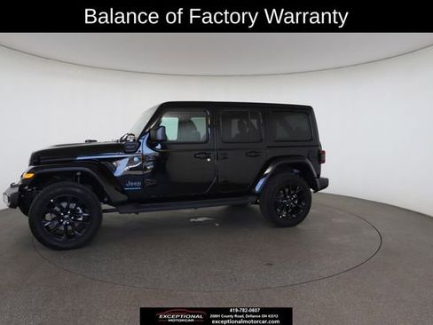 Used 2025 Jeep Wrangler Unlimited Sahara image 5