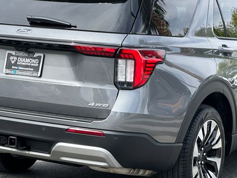 Used 2025 Ford Explorer Platinum w/ LUX Leather Package AWD/4WD image 7