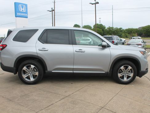 Used 2024 Honda Pilot EX-L image 3