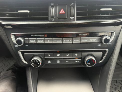 Used 2019 Kia Optima FWD image 19