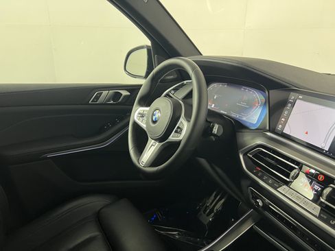 Used 2021 BMW X5 xDrive40i w/ M Sport Package AWD/4WD image 10