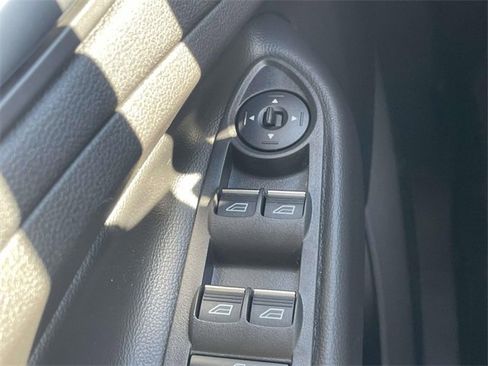 Used 2019 Ford Escape SE image 24