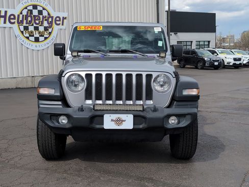 Used 2018 Jeep Wrangler Unlimited Sport AWD/4WD image 2
