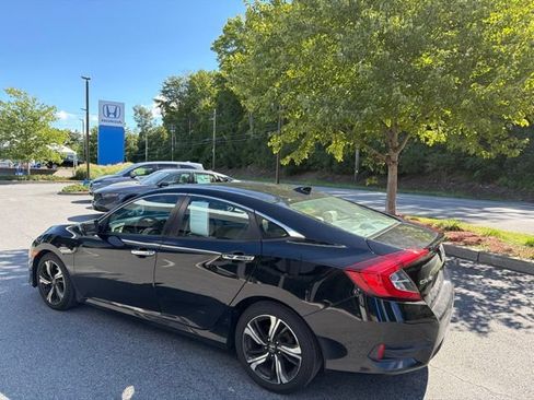 Used 2017 Honda Civic Touring image 6