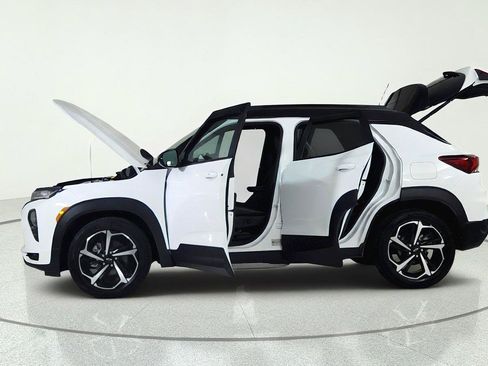 Used 2023 Chevrolet TrailBlazer RS w/ Sun and Liftgate Package FWD image 11