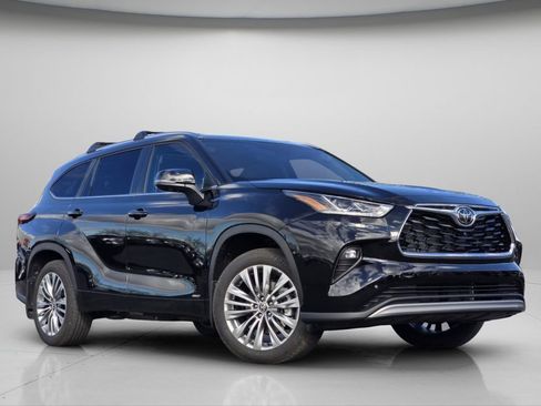 Used 2026 Toyota Highlander Platinum AWD/4WD image 2