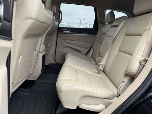 Used 2021 Jeep Grand Cherokee Limited AWD/4WD image 12