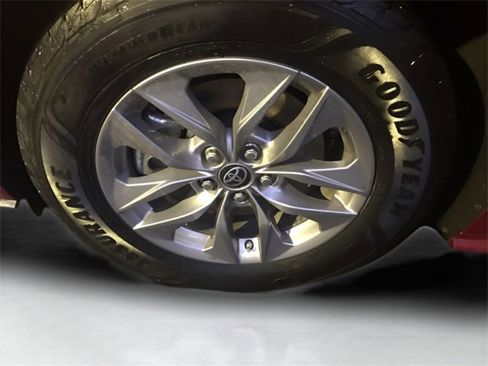 Used 2021 Toyota Sienna XLE image 18