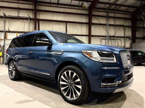 Used 2019 Lincoln Navigator Select w/ Technology Package RWD image 1