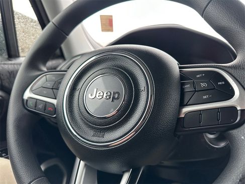 Used 2021 Jeep Renegade Sport image 25