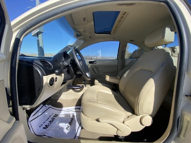 Used 2008 Volkswagen Beetle S FWD image 11