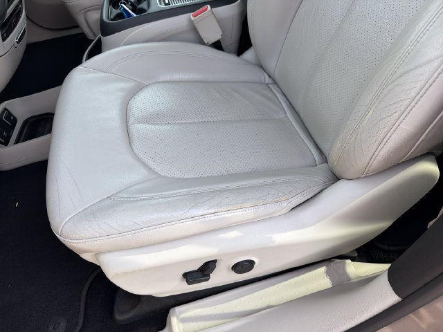 Used 2018 Chrysler Pacifica Touring-L Plus FWD image 20