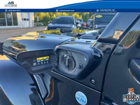 Used 2022 Jeep Wrangler Unlimited Sahara AWD/4WD image 4