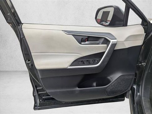 Used 2021 Toyota RAV4 XLE FWD image 21