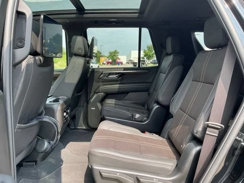 Used 2025 Chevrolet Tahoe High Country AWD/4WD image 36