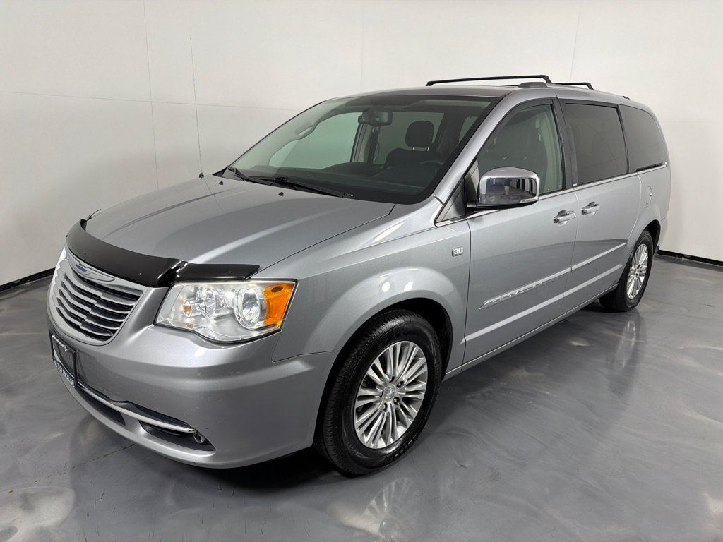 Used 2014 Chrysler Town & Country Touring-L FWD image 8