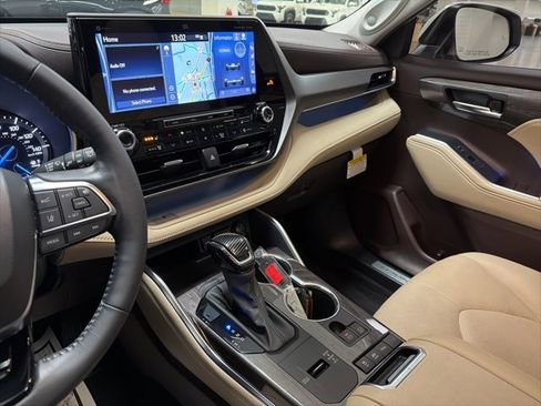 Certified 2021 Toyota Highlander Limited image 38