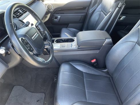 Used 2019 Land Rover Discovery SE image 18
