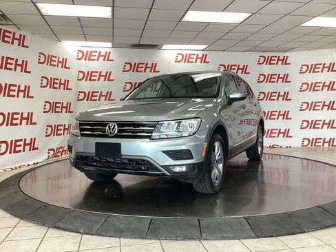 Used 2020 Volkswagen Tiguan SEL AWD/4WD image 3
