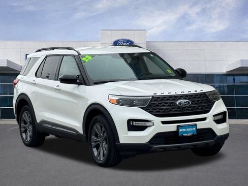 Used 2023 Ford Explorer XLT w/ Equipment Group 202A AWD/4WD image 2