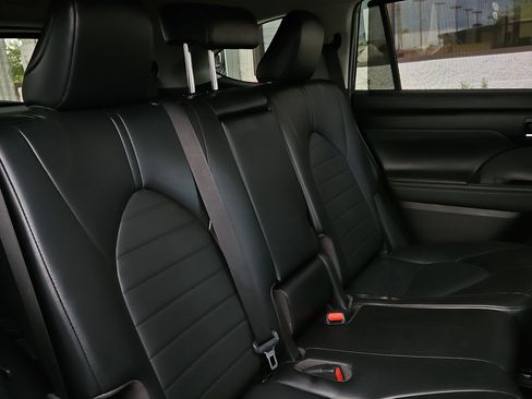 Used 2022 Toyota Highlander XLE image 22